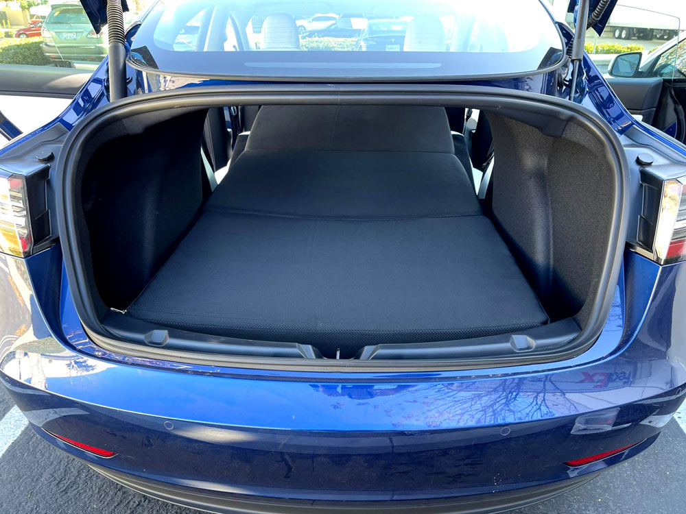 Tesla Model 3 Allwetter-Fußmatten-Set 3-tlg. - Model 3 2021 / 2022 / 2 –  E-Mobility Shop